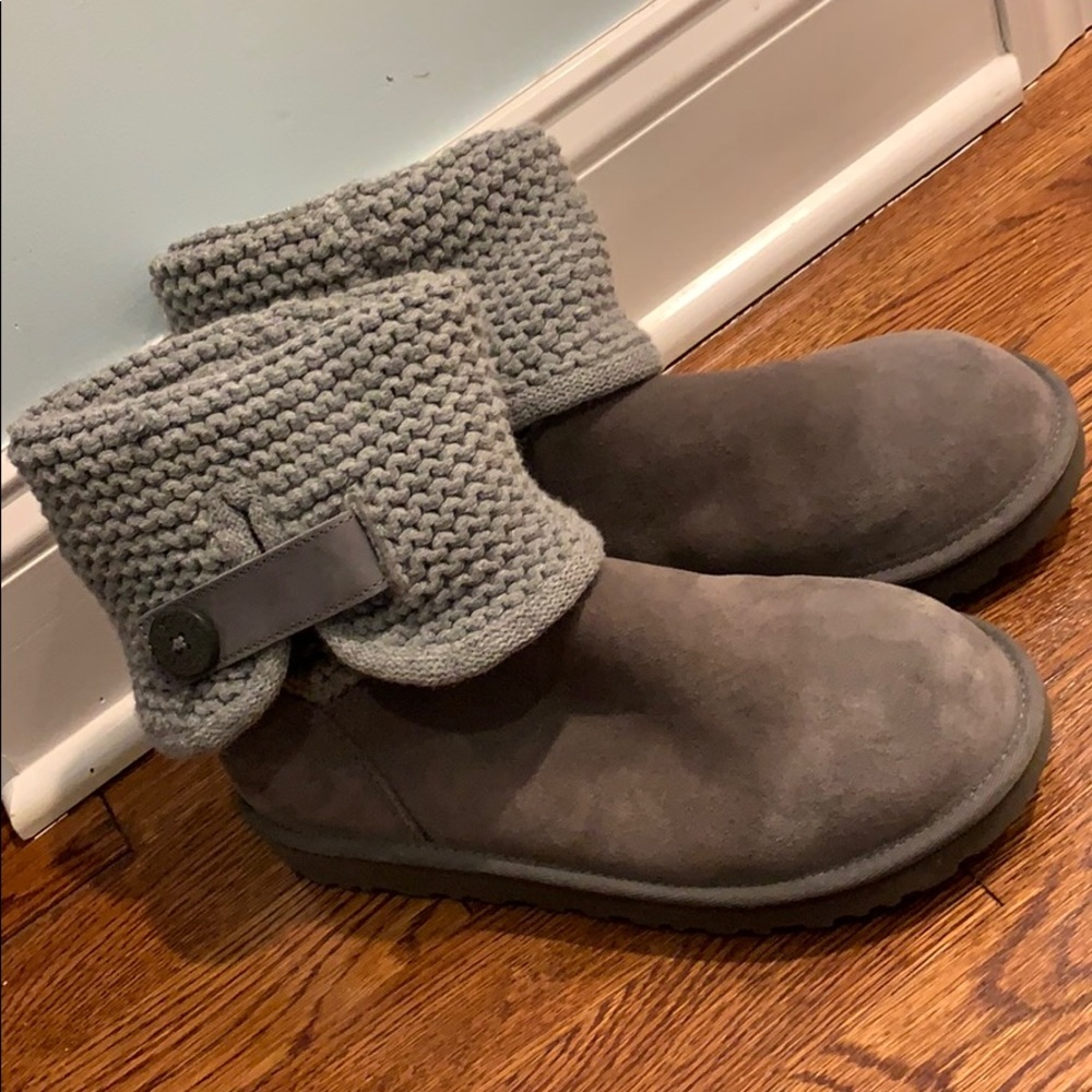 Ugg boot like new gray